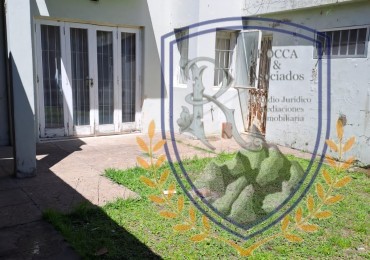 Casa con amplio patio y quincho en pleno centro de Parana