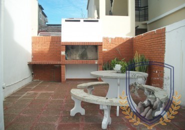 Casa de 3 dormitorios con cochera y patio | Calle Patagonia